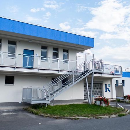 Ubytovna A Cykloubytovna Koupaliste Kadaň Exterior foto